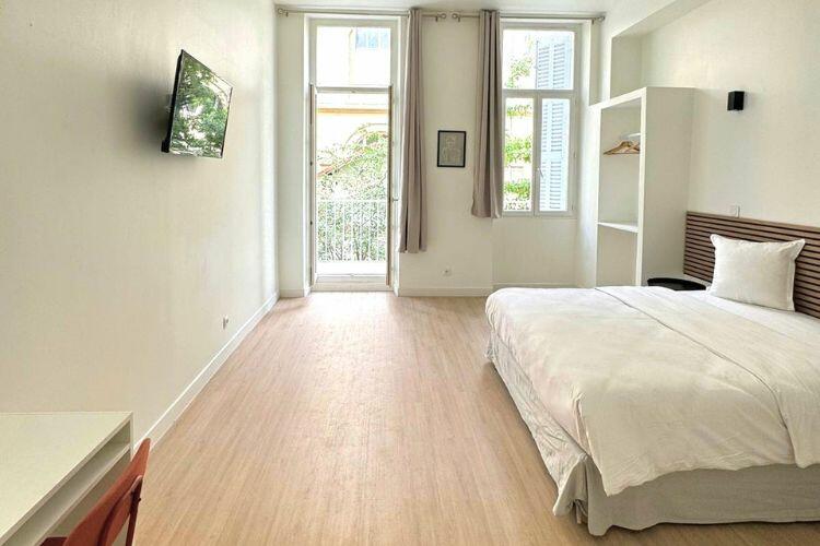 Chambre élégante avec balcon dans le centre de Marseille, hôtel Maison Senac