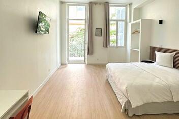 Chambre élégante avec balcon dans le centre de Marseille, hôtel Maison Senac